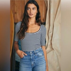 Faherty Freestyle Rib T-Shirt in Navy
Desi Stripe Scoop Neck 3/4 Sleeve Top XS